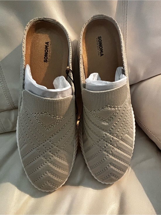 Sonoma Shoes - SZ 8.5 NWT Sonoma Slip-On Comfort Knot Platform SIMANGI Mules in Beige and White